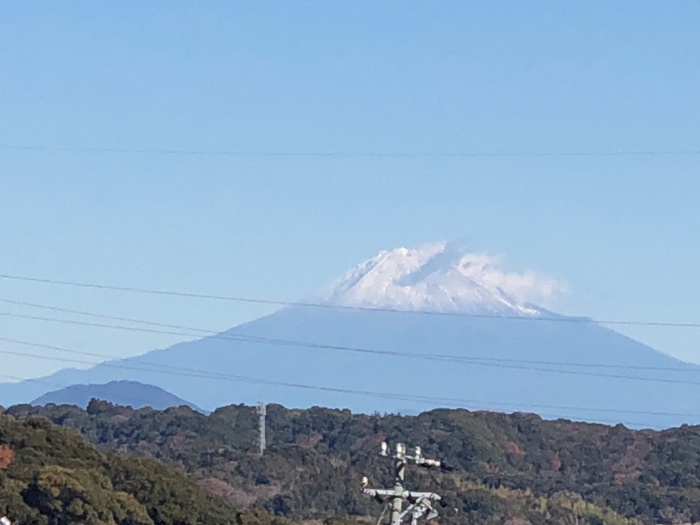 富士山の雪が吹き飛ぶ写真